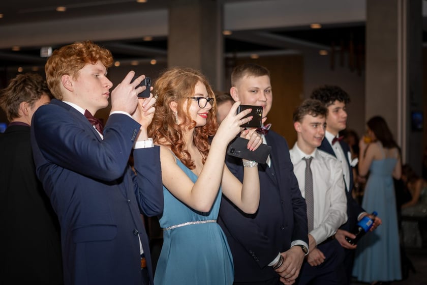 Studni&oacute;wka uczni&oacute;w&nbsp;klas maturalnych XIII LO im. Aleksandra Fredry we Wrocławiu