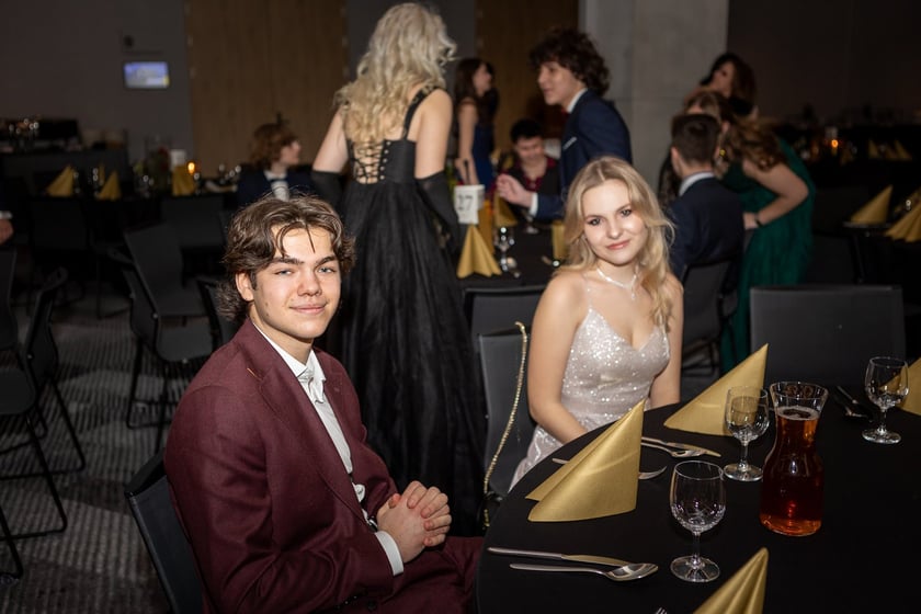 Studni&oacute;wka uczni&oacute;w&nbsp;klas maturalnych XIII LO im. Aleksandra Fredry we Wrocławiu