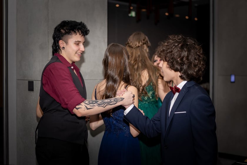 Studni&oacute;wka uczni&oacute;w&nbsp;klas maturalnych XIII LO im. Aleksandra Fredry we Wrocławiu