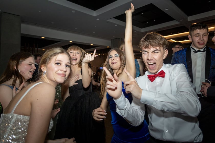 Studni&oacute;wka uczni&oacute;w&nbsp;klas maturalnych XIII LO im. Aleksandra Fredry we Wrocławiu