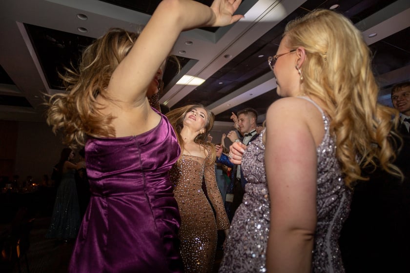 Studni&oacute;wka uczni&oacute;w&nbsp;klas maturalnych XIII LO im. Aleksandra Fredry we Wrocławiu