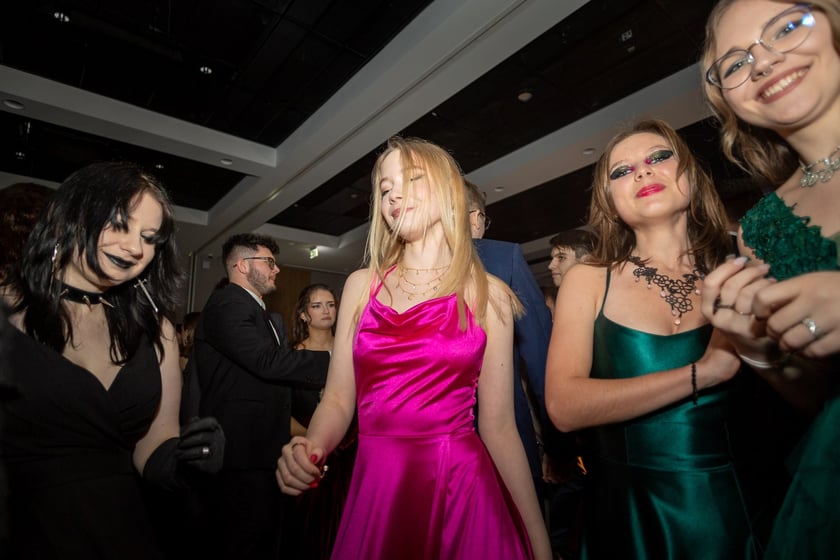 Studni&oacute;wka uczni&oacute;w&nbsp;klas maturalnych XIII LO im. Aleksandra Fredry we Wrocławiu