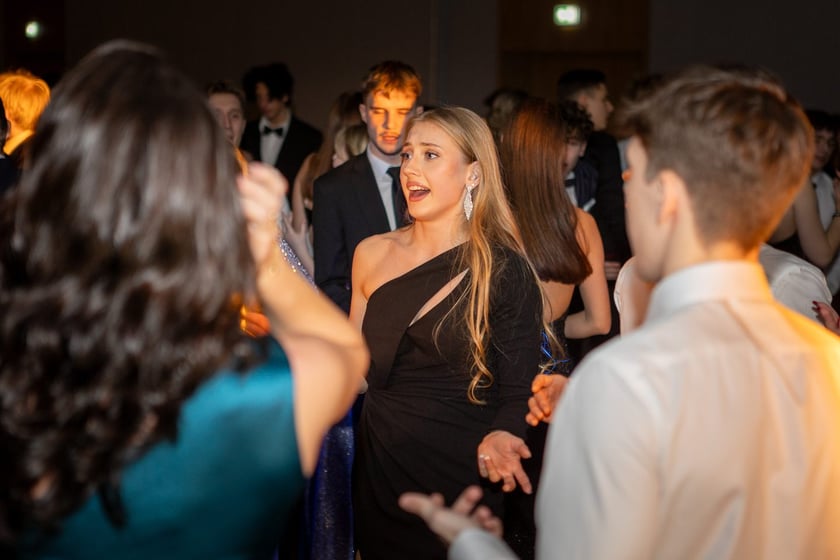 Studni&oacute;wka uczni&oacute;w&nbsp;klas maturalnych XIII LO im. Aleksandra Fredry we Wrocławiu