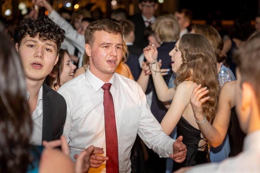 Studni&oacute;wka uczni&oacute;w&nbsp;klas maturalnych XIII LO im. Aleksandra Fredry we Wrocławiu