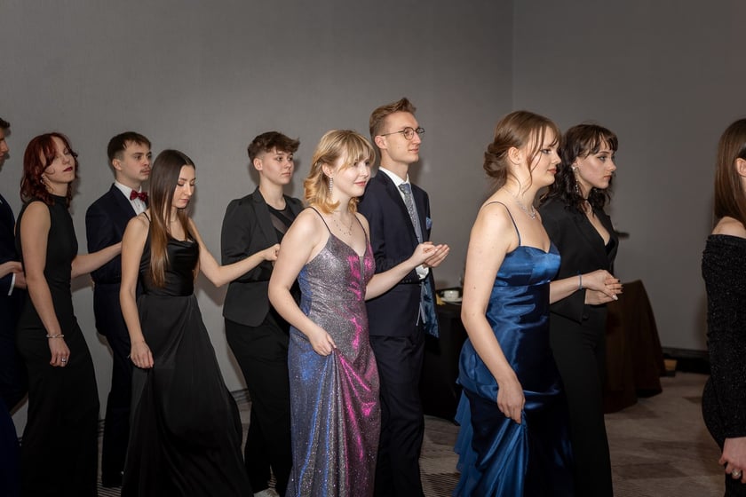 Studni&oacute;wka uczni&oacute;w&nbsp;klas maturalnych XIII LO im. Aleksandra Fredry we Wrocławiu