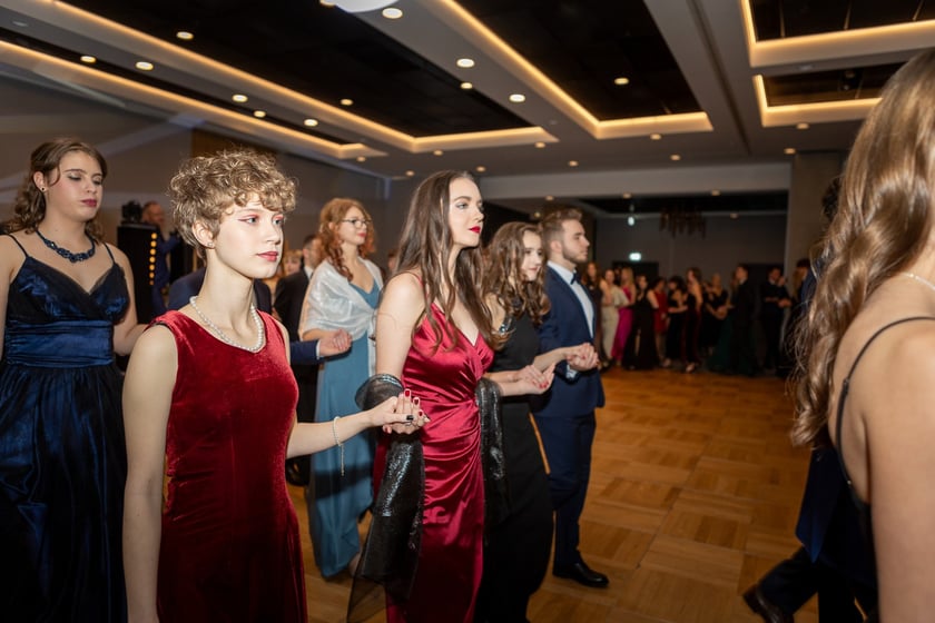 Studni&oacute;wka uczni&oacute;w&nbsp;klas maturalnych XIII LO im. Aleksandra Fredry we Wrocławiu