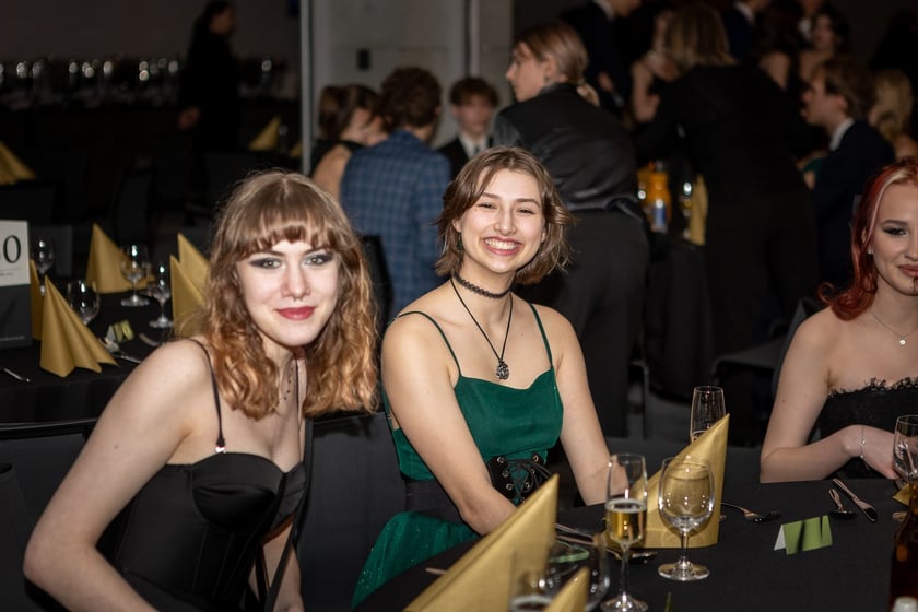 Studni&oacute;wka uczni&oacute;w&nbsp;klas maturalnych XIII LO im. Aleksandra Fredry we Wrocławiu