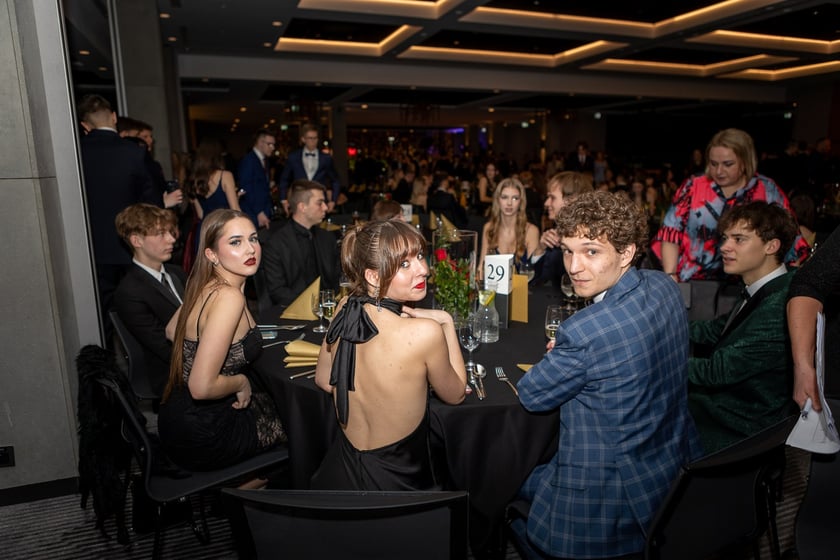 Studni&oacute;wka uczni&oacute;w&nbsp;klas maturalnych XIII LO im. Aleksandra Fredry we Wrocławiu