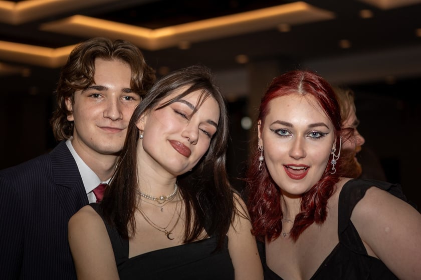 Studni&oacute;wka uczni&oacute;w&nbsp;klas maturalnych XIII LO im. Aleksandra Fredry we Wrocławiu