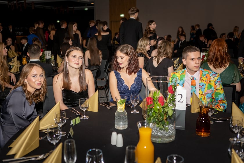 Studni&oacute;wka uczni&oacute;w&nbsp;klas maturalnych XIII LO im. Aleksandra Fredry we Wrocławiu