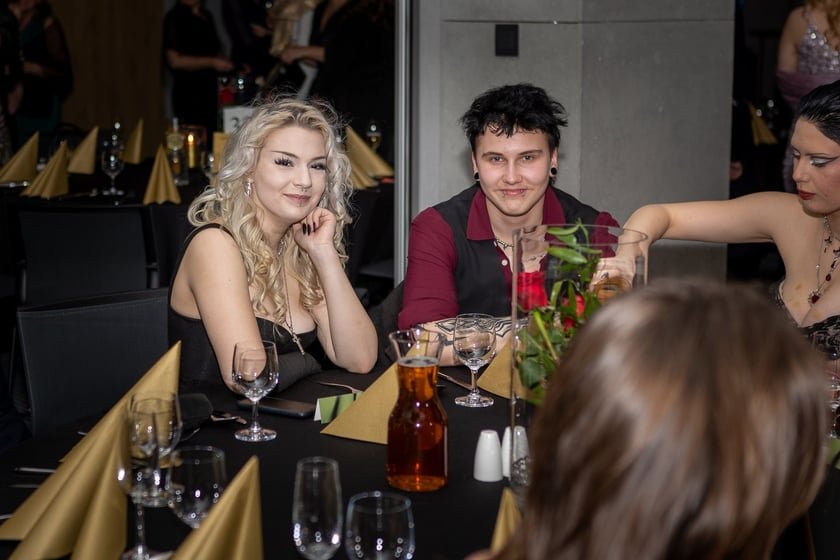 Studni&oacute;wka uczni&oacute;w&nbsp;klas maturalnych XIII LO im. Aleksandra Fredry we Wrocławiu