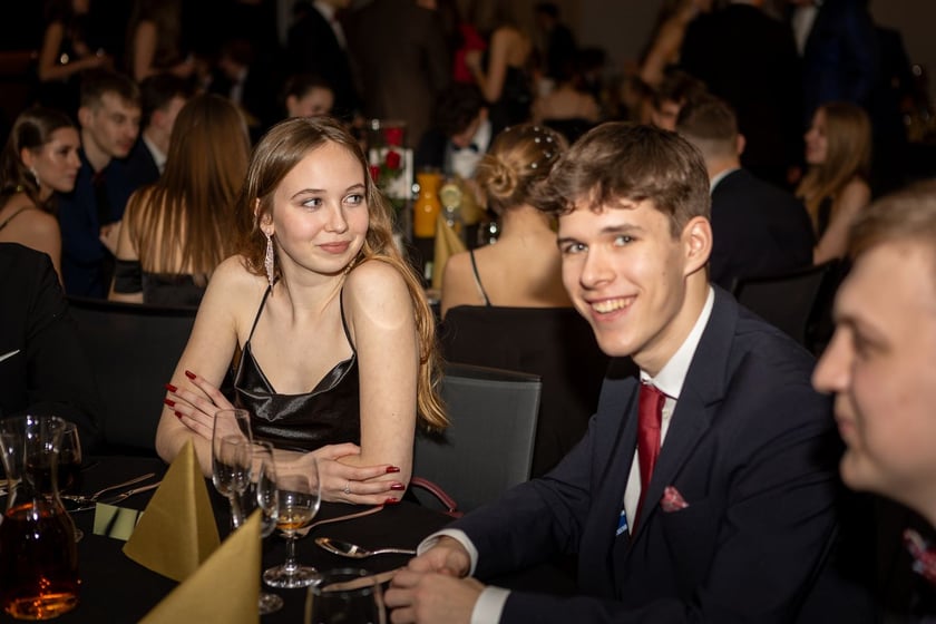 Studni&oacute;wka uczni&oacute;w&nbsp;klas maturalnych XIII LO im. Aleksandra Fredry we Wrocławiu