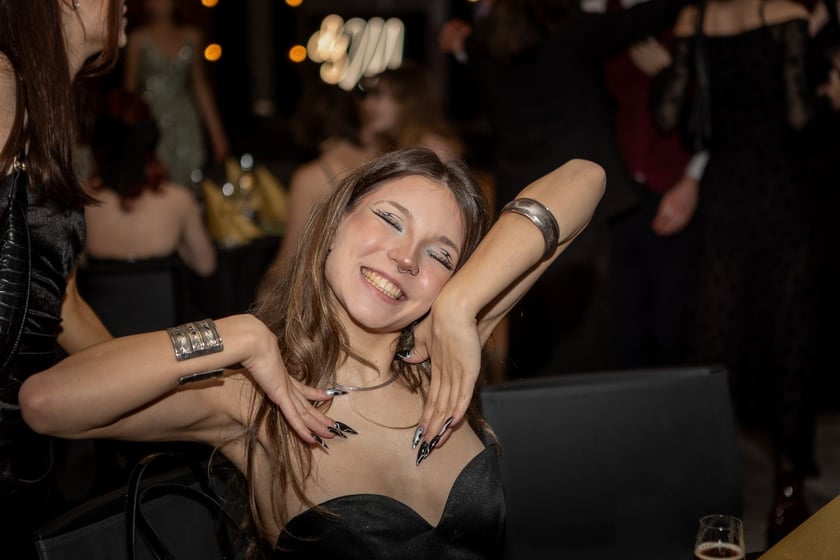 Studni&oacute;wka uczni&oacute;w&nbsp;klas maturalnych XIII LO im. Aleksandra Fredry we Wrocławiu