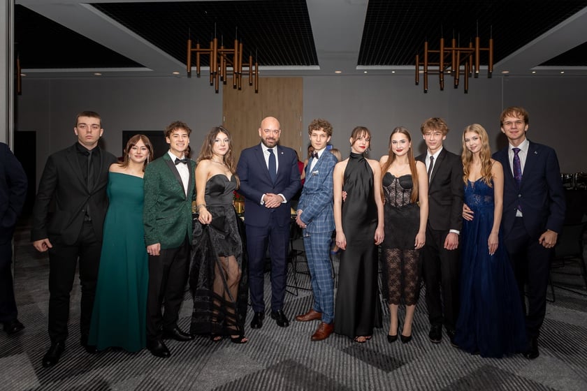 Studni&oacute;wka uczni&oacute;w&nbsp;klas maturalnych XIII LO im. Aleksandra Fredry we Wrocławiu