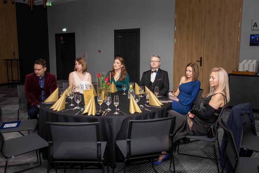 Studni&oacute;wka uczni&oacute;w&nbsp;klas maturalnych XIII LO im. Aleksandra Fredry we Wrocławiu