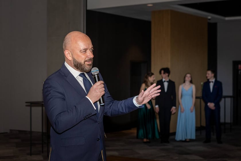 Studni&oacute;wka uczni&oacute;w&nbsp;klas maturalnych XIII LO im. Aleksandra Fredry we Wrocławiu