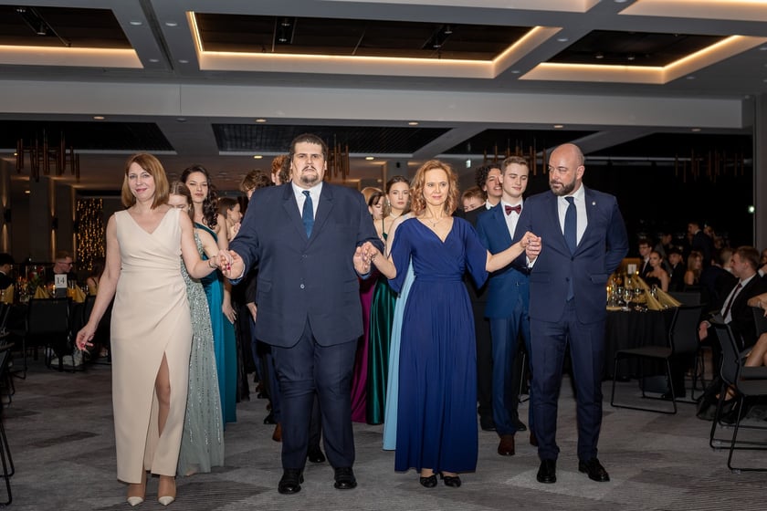 Studni&oacute;wka uczni&oacute;w&nbsp;klas maturalnych XIII LO im. Aleksandra Fredry we Wrocławiu