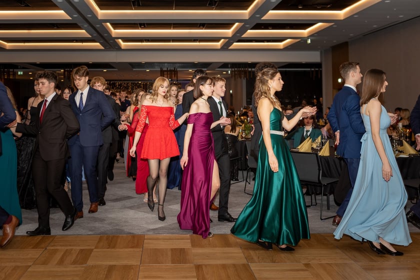 Studni&oacute;wka uczni&oacute;w&nbsp;klas maturalnych XIII LO im. Aleksandra Fredry we Wrocławiu