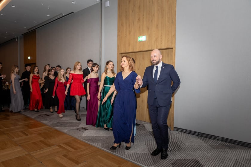 Studni&oacute;wka uczni&oacute;w&nbsp;klas maturalnych XIII LO im. Aleksandra Fredry we Wrocławiu