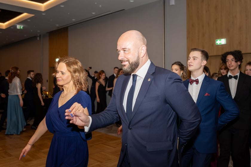 Studni&oacute;wka uczni&oacute;w&nbsp;klas maturalnych XIII LO im. Aleksandra Fredry we Wrocławiu