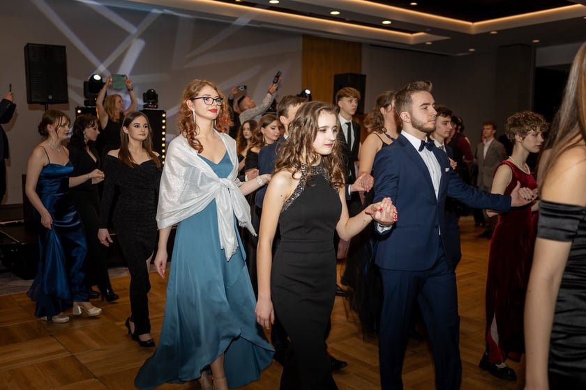 Studni&oacute;wka uczni&oacute;w&nbsp;klas maturalnych XIII LO im. Aleksandra Fredry we Wrocławiu