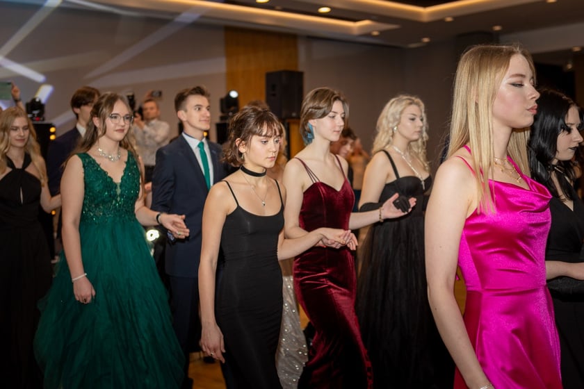 Studni&oacute;wka uczni&oacute;w&nbsp;klas maturalnych XIII LO im. Aleksandra Fredry we Wrocławiu