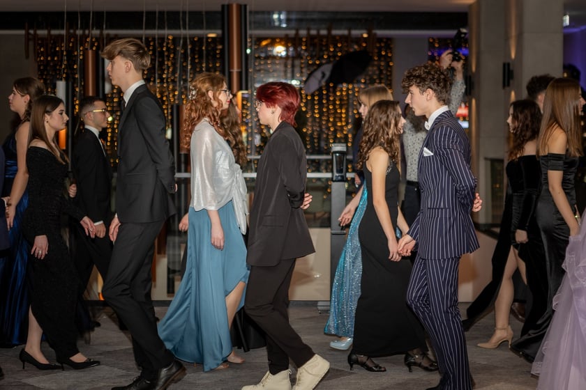 Studni&oacute;wka uczni&oacute;w&nbsp;klas maturalnych XIII LO im. Aleksandra Fredry we Wrocławiu