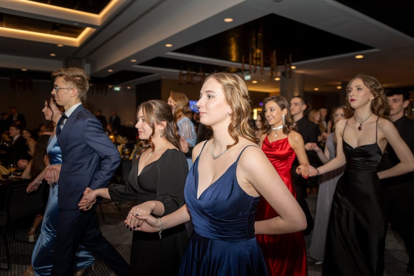 Studni&oacute;wka uczni&oacute;w&nbsp;klas maturalnych XIII LO im. Aleksandra Fredry we Wrocławiu