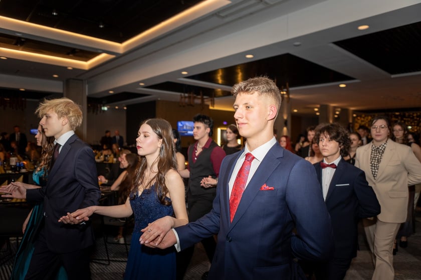 Studni&oacute;wka uczni&oacute;w&nbsp;klas maturalnych XIII LO im. Aleksandra Fredry we Wrocławiu