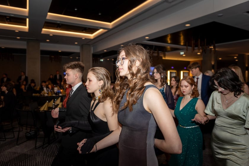 Studni&oacute;wka uczni&oacute;w&nbsp;klas maturalnych XIII LO im. Aleksandra Fredry we Wrocławiu