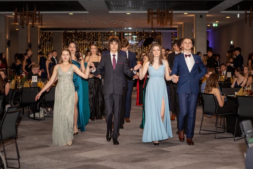 Studni&oacute;wka uczni&oacute;w&nbsp;klas maturalnych XIII LO im. Aleksandra Fredry we Wrocławiu