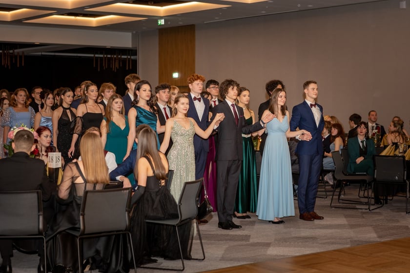 Studni&oacute;wka uczni&oacute;w&nbsp;klas maturalnych XIII LO im. Aleksandra Fredry we Wrocławiu