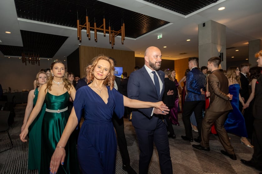 Studni&oacute;wka uczni&oacute;w&nbsp;klas maturalnych XIII LO im. Aleksandra Fredry we Wrocławiu