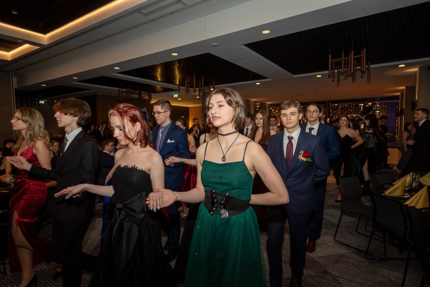 Studni&oacute;wka uczni&oacute;w&nbsp;klas maturalnych XIII LO im. Aleksandra Fredry we Wrocławiu