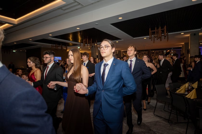 Studni&oacute;wka uczni&oacute;w&nbsp;klas maturalnych XIII LO im. Aleksandra Fredry we Wrocławiu