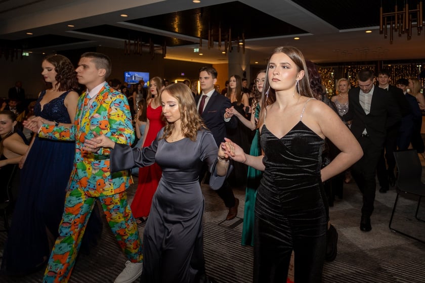 Studni&oacute;wka uczni&oacute;w&nbsp;klas maturalnych XIII LO im. Aleksandra Fredry we Wrocławiu