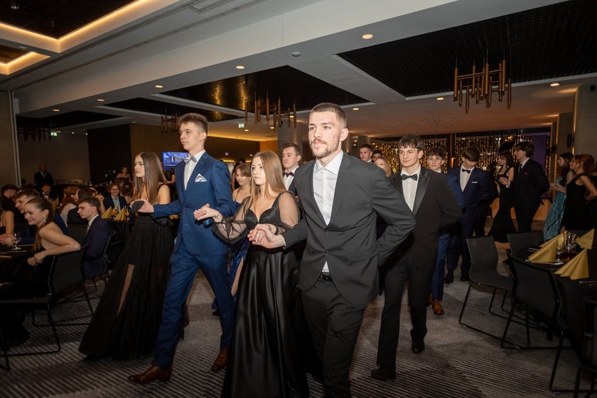 Studni&oacute;wka uczni&oacute;w&nbsp;klas maturalnych XIII LO im. Aleksandra Fredry we Wrocławiu