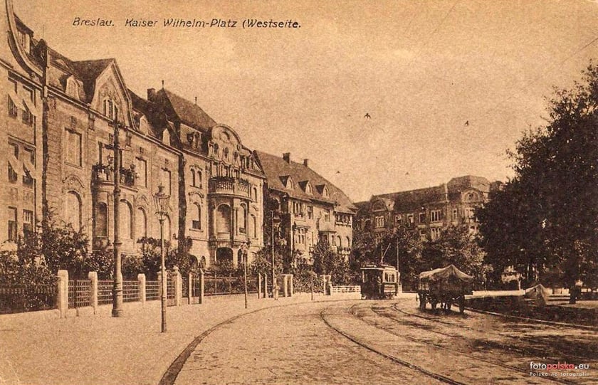 1910, zachodnia część placu.