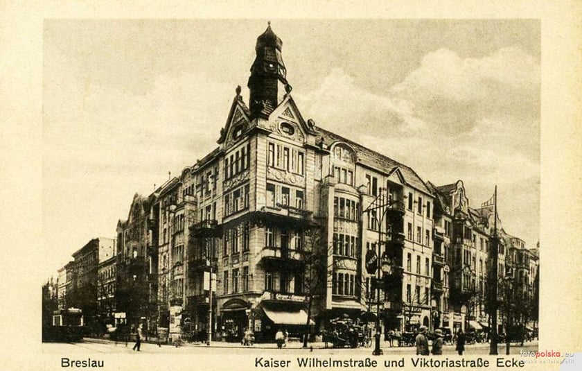 1924 , Skrzyżowanie ul. Powstańców Śląskich i ul. Lwowskiej. W centrum widoczna kamienica przy ul. Powstańców Śląskich 64.