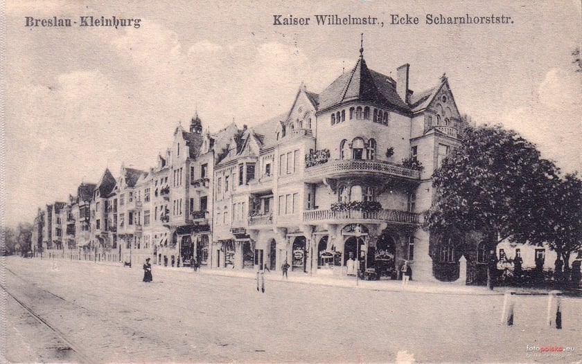 1937 , Fragment nieistniejącej już dziś zabudowy ul. Powstańców Śląskich od skrzyżowania z ul. Jastrzębią w kierunku południowym.