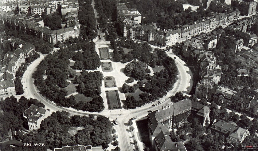 Lata 1920-1930 , plac Powstańców Śląskich na przedwojennym zdjęciu lotniczym.