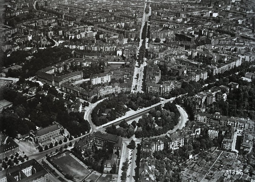 Lata 1937-1945 , plac Powstańców Śląskich i okolice... praktycznie zrównane z ziemią w czasie wojny...