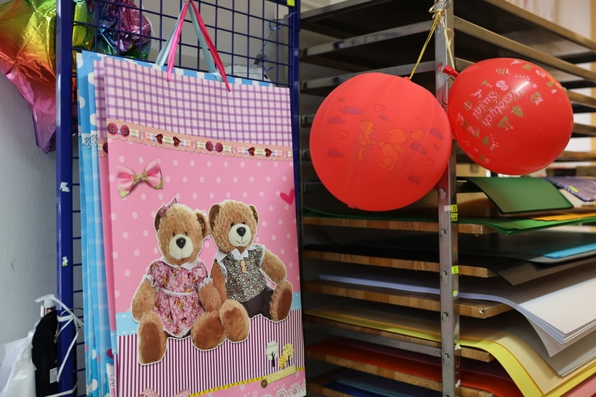 Sklep papierniczy „EMA” przy ul. Słowiczej we Wrocławiu