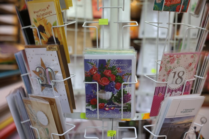 Sklep papierniczy „EMA” przy ul. Słowiczej we Wrocławiu