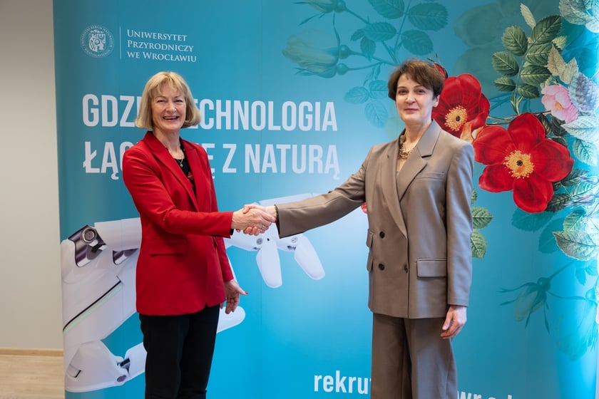 Uroczystość podpisania porozumienia pomiędzy Zespołem Szkół nr 3 a Uniwersytetem Przyrodniczym we Wrocławiu