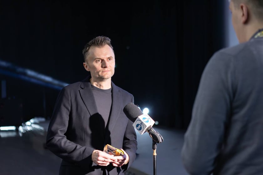 Konferencja &bdquo;Otwarte głowy&rdquo; we Wrocławskim Centrum Kongresowym &ndash; prowadzący Piotr Jacoń