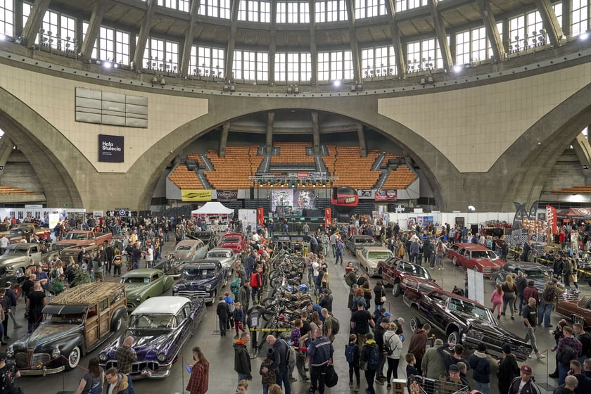 Kustomhead 2024 w Hali Stulecia - zabytkowe amerykańskie pojazdy we Wrocławiu