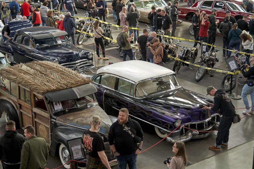 Kustomhead 2024 w Hali Stulecia - zabytkowe amerykańskie pojazdy we Wrocławiu