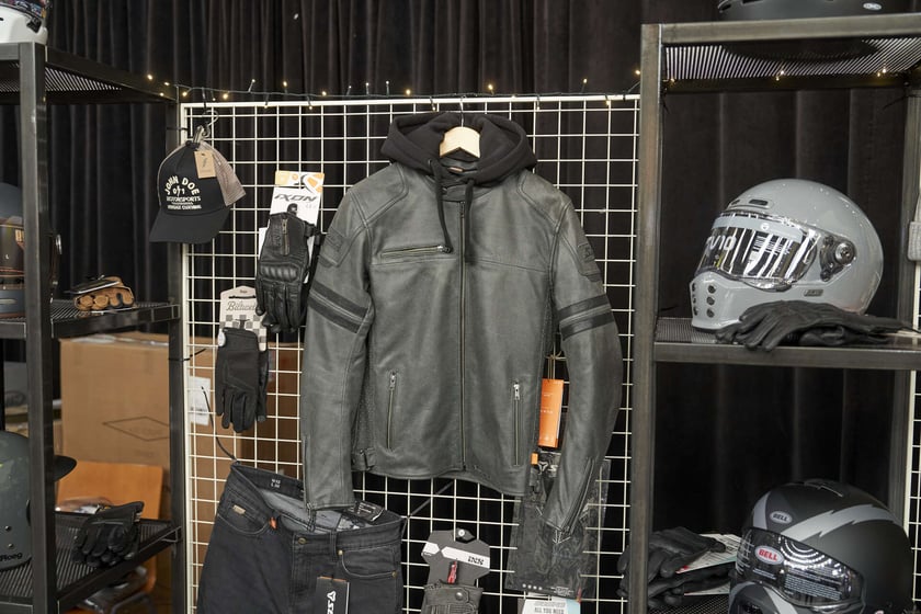 Kustomhead 2024 w Hali Stulecia - zabytkowe amerykańskie pojazdy we Wrocławiu