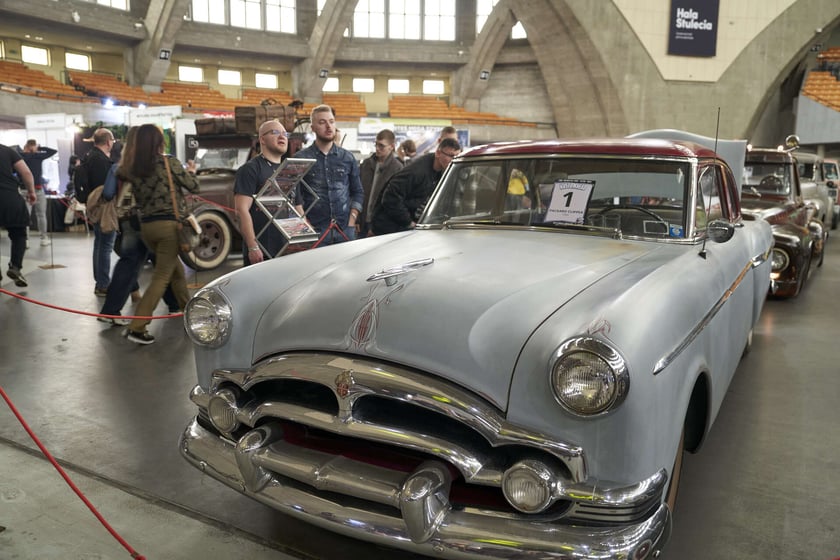 Kustomhead 2024 w Hali Stulecia - zabytkowe amerykańskie pojazdy we Wrocławiu